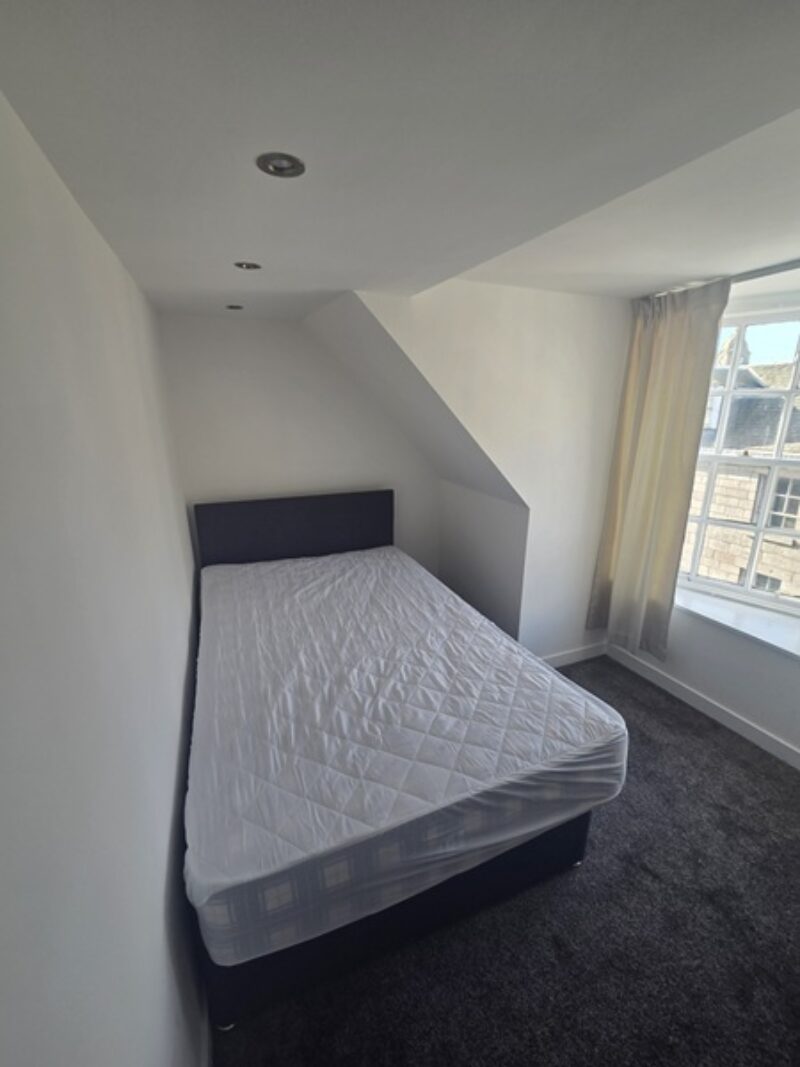 31 F Marischal St 5
